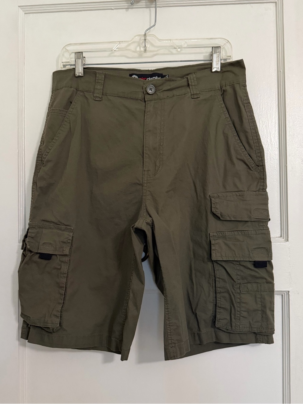 LN Akademiks Olive Green Cargo Shorts with Multiple Pockets 🩳
